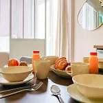 Comfort 2 Bedrooms & Air Conditioning 17