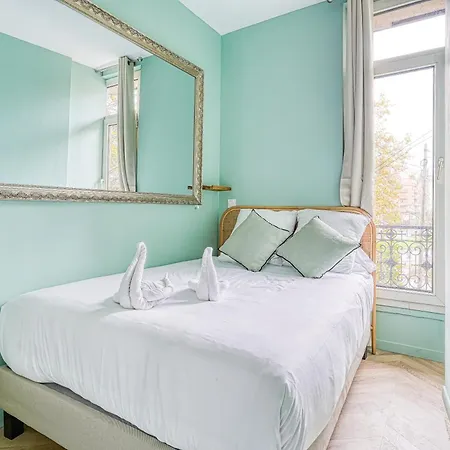 Comfort 2 Bedrooms & Air Conditioning 17