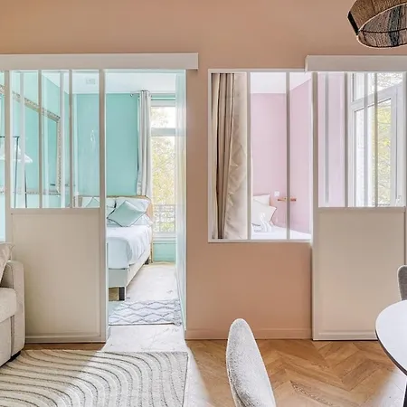 Comfort 2 Bedrooms & Air Conditioning 17