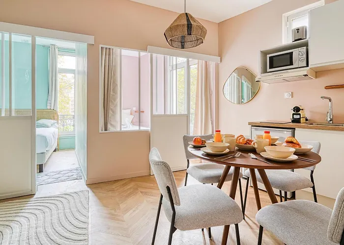 Comfort 2 Bedrooms & Air Conditioning 17 *