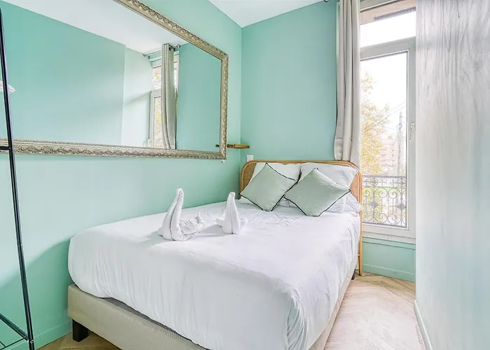 Comfort 2 Bedrooms & Air Conditioning 17