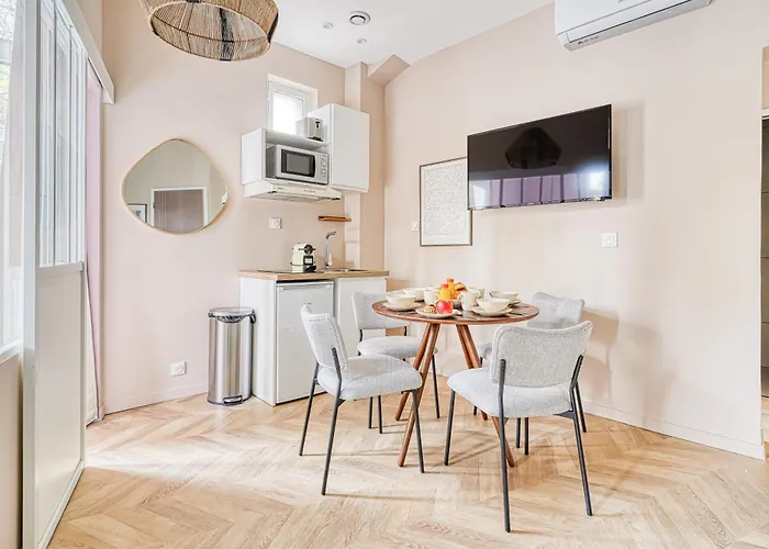 Comfort 2 Bedrooms & Air Conditioning 17